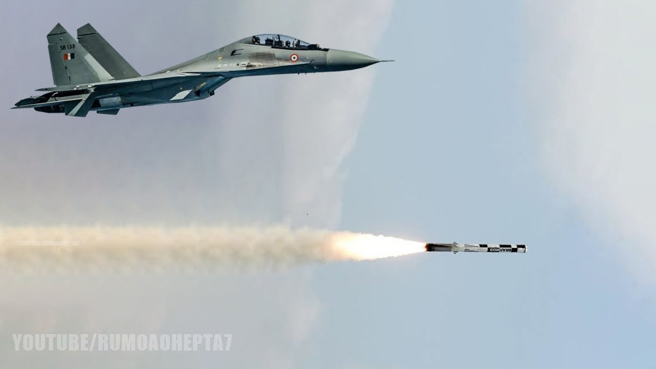 Βίντεο: Ινδικό μαχητικό Su-30MKI εξαπολύει υπερηχητικό πύραυλο BrahMos!