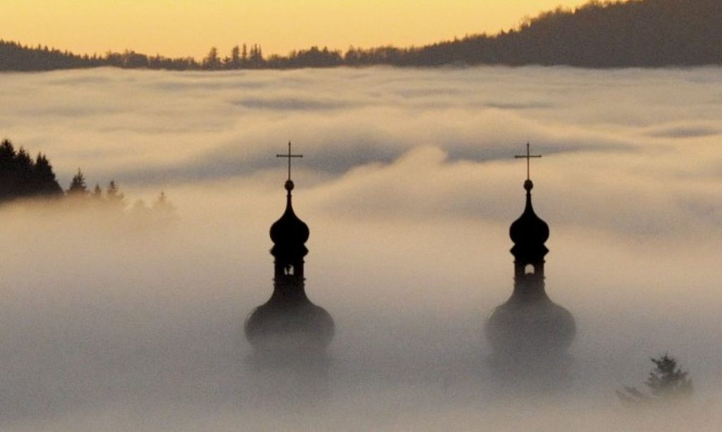 Γιατί λέμε «πάμε σαν τους στραβούς στον Άδη»;