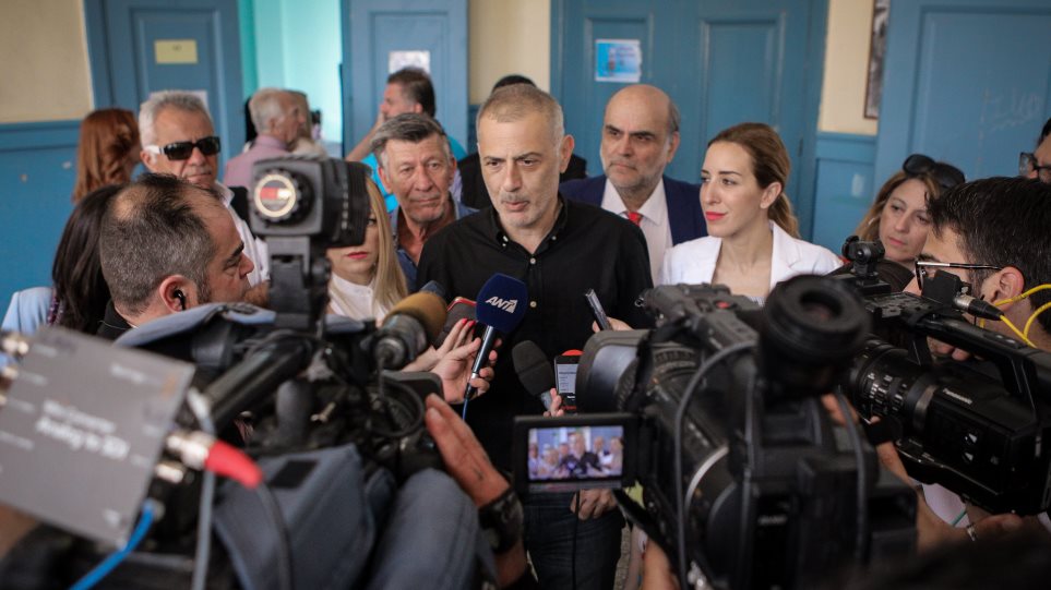 Εκλογές 2019: Στο εκλογικό του κέντρο ο Γιάννης Μώραλης