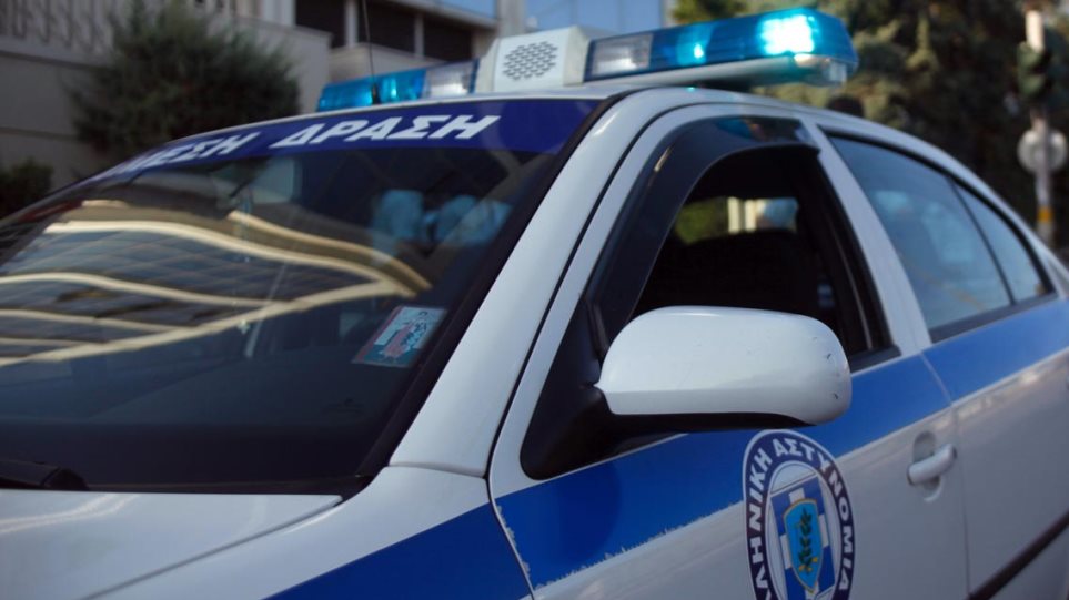 Σοκ στα Χανιά: 65χρονος πέφτει νεκρός κατά τη διάρκεια αστυνομικού ελέγχου (βίντεο)