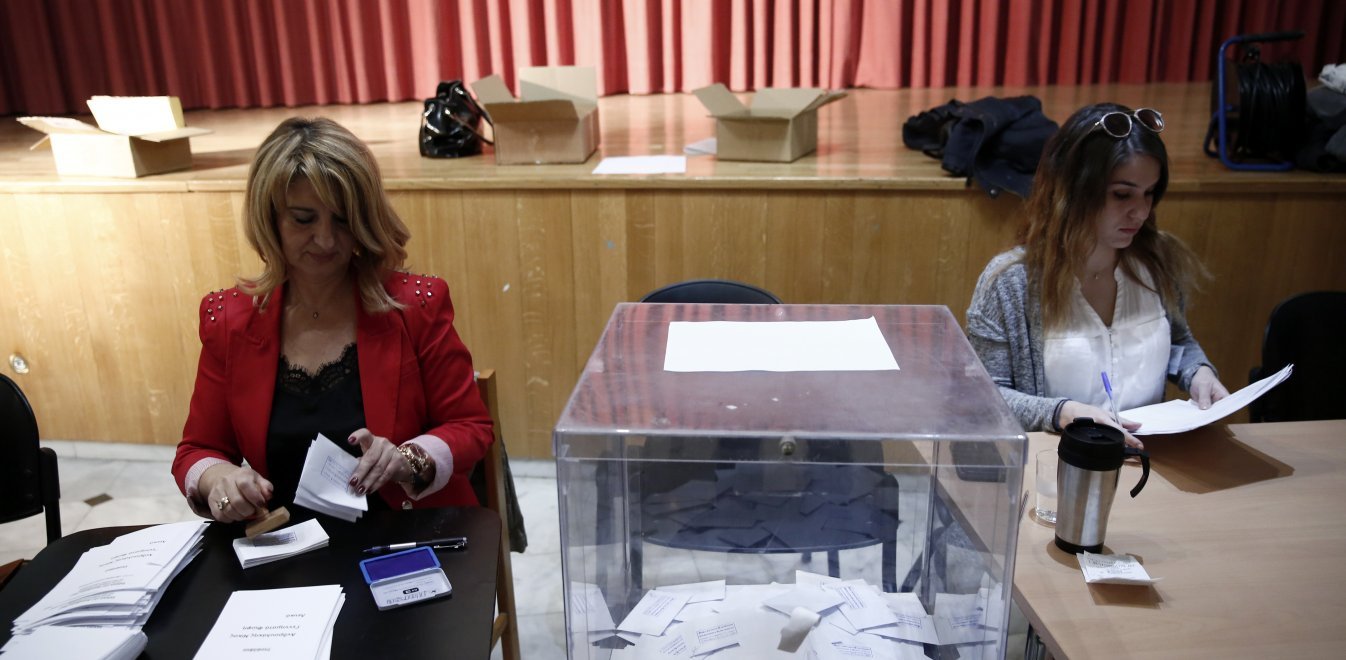 Μεγάλες ελλείψεις σε μέλη εφορευτικών επιτροπών στα εκλογικά τμήματα του Δήμου Γλυφάδας