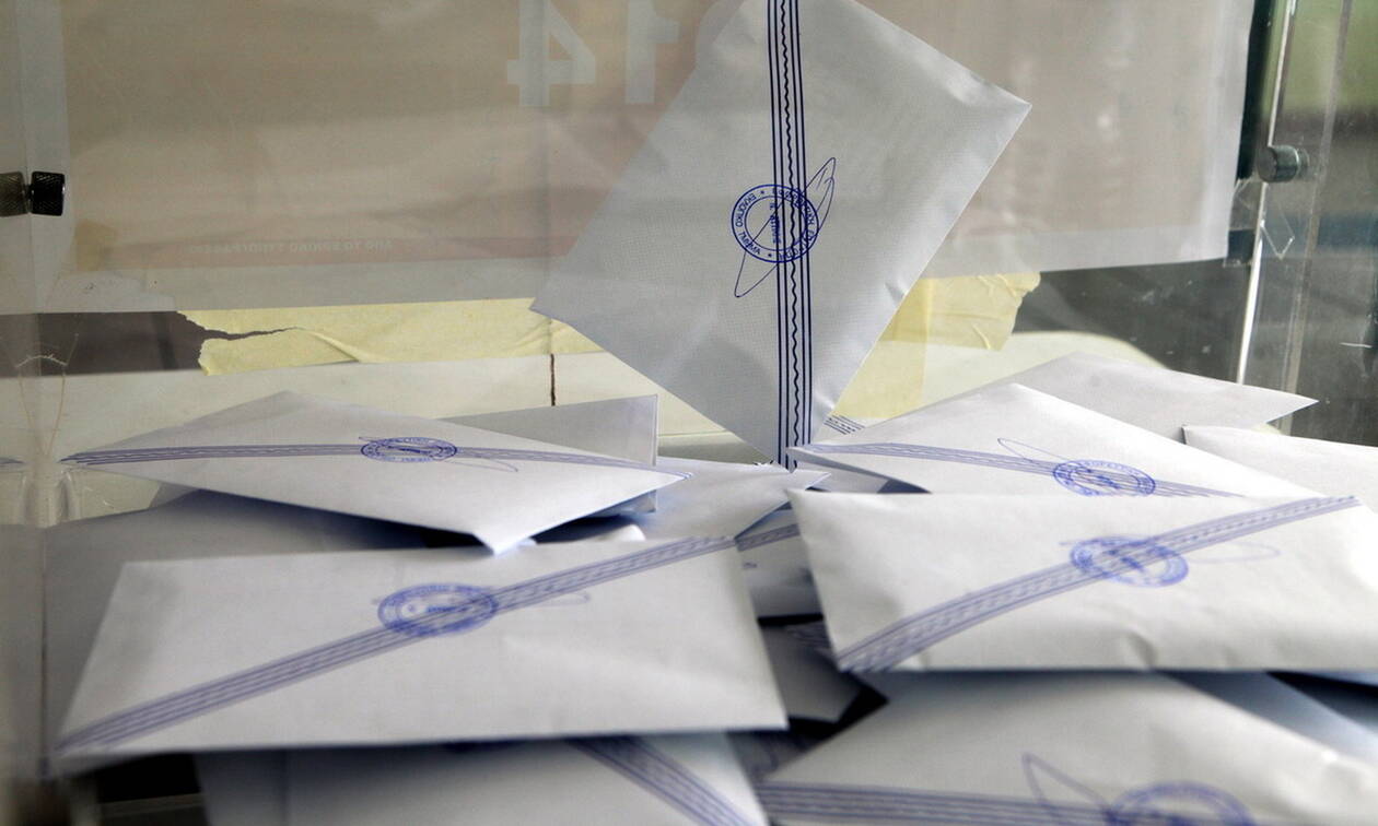Λευκάδα: Με δυσκολία διεξάγονται οι εκλογές – Προβλήματα στις εφορευτικές