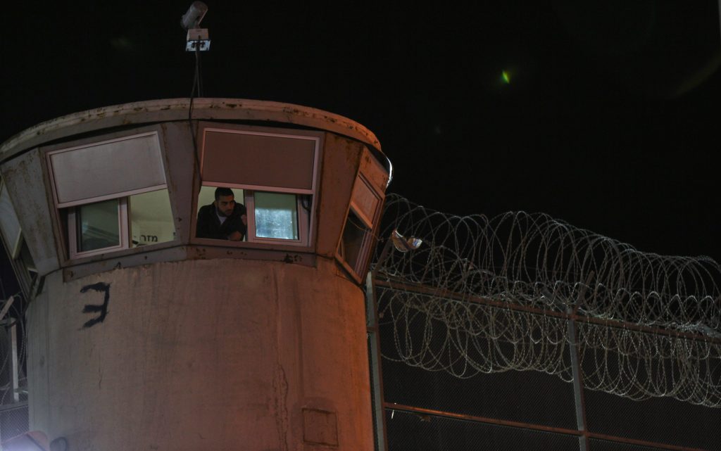 Αλβανοί κρατούμενοι απέδρασαν από τις φυλακές του Αυλώνα: Έπεσαν πυροβολισμοί – Γρονθοκόπησαν αστυνομικό