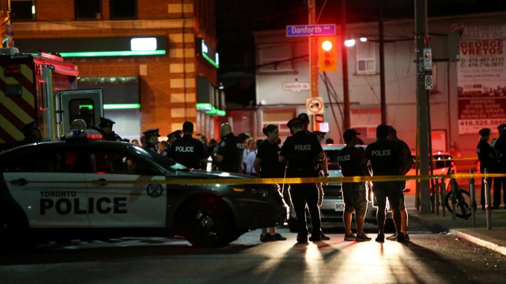 Παιδιά ξυλοκοπούν μητέρα σε παιδική χαρά επειδή τους έκανε παρατήρηση! (φώτο-βίντεο)