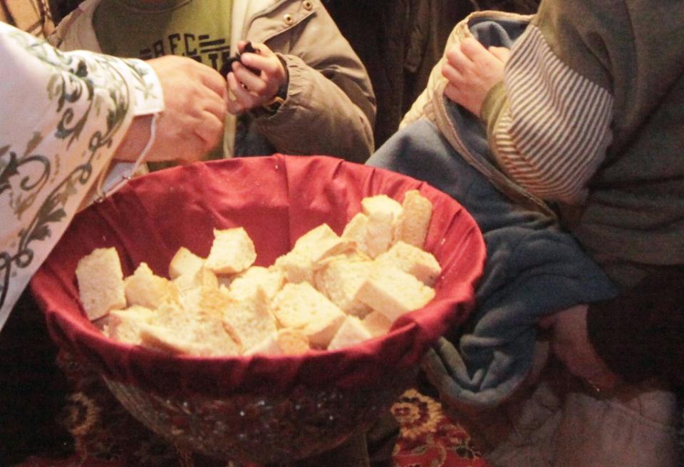 Τι πρέπει να κάνουμε τα ψίχουλα από το Αντίδωρο;