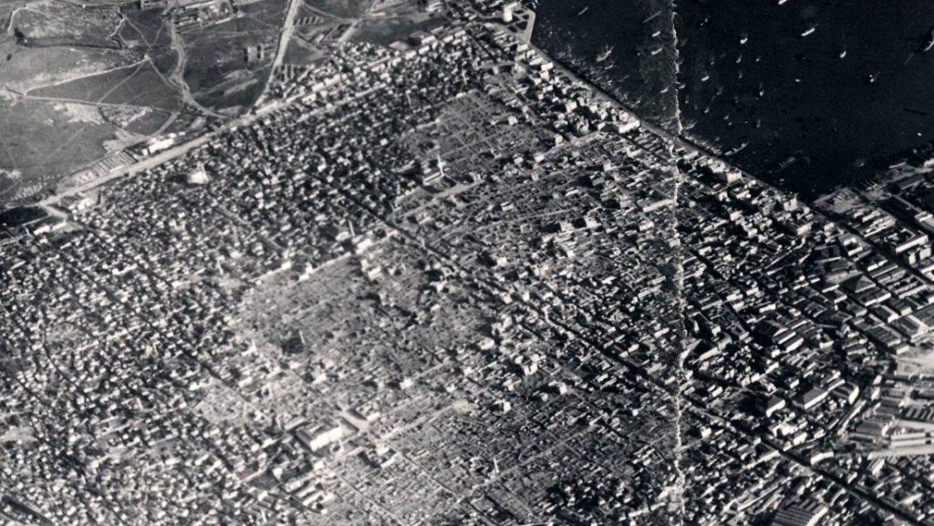 H μεγάλη φωτιά που «αφάνισε» τη Θεσσαλονίκη (φώτο-βίντεο)