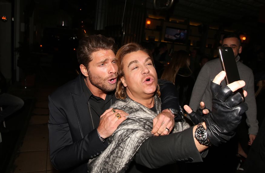 «Πέσιμο» του Γιώργου Μανίκα στον Τρύφωνα Σαμαρά – Ανοίγει την πόρτα του σολάριουμ όταν αυτός… (βίντεο)