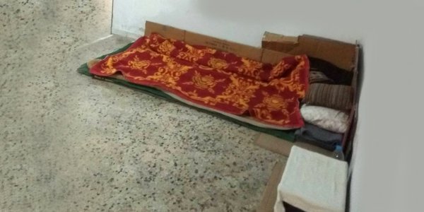 Άστεγοι στα υπόγεια των Νοσοκομείων για λίγο φαγητό και ένα κρεβάτι (φώτο)