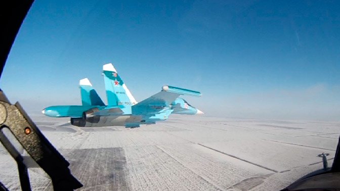 Μαχητικά της ρωσικής Αεροπορίας προσγειώνονται σε αυτοκινητοδρόμους (βίντεο)