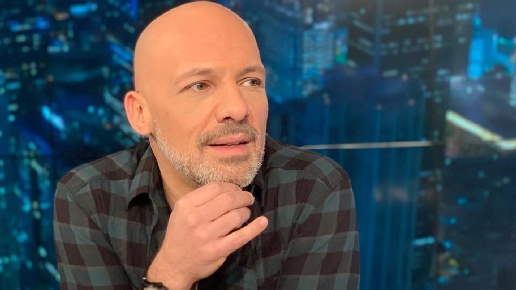Ο Νίκος Μουτσινάς θα είναι «ο πιο αδύναμος κρίκος» – Απαντά στα σενάρια που τον θέλουν ως παρουσιαστή (βίντεο)