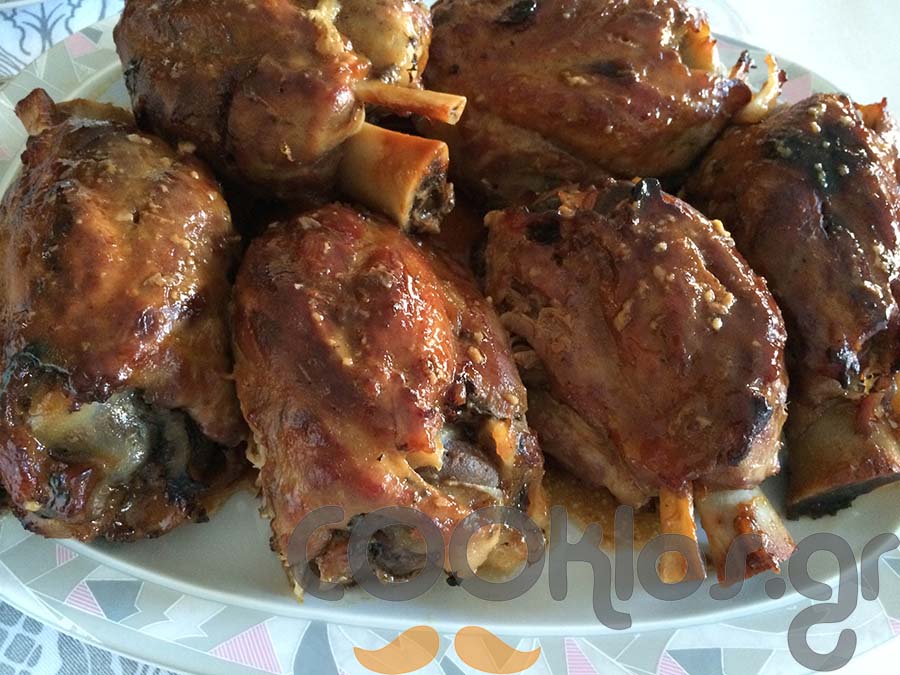 Η συνταγή της ημέρας: Κότσια στη γάστρα μαριναρισμένα με σόγια