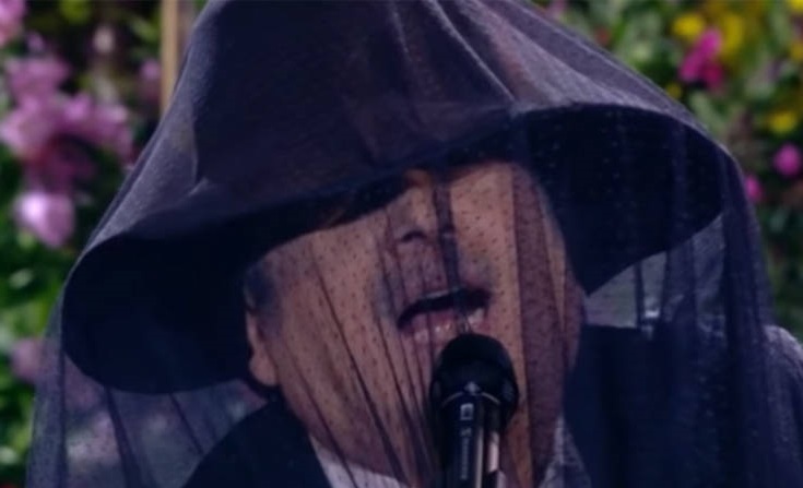 Με μαύρη πλερέζα ο Λ.Λαζόπουλος στο Αλ Τσαντίρι: «Αχ, 9 μονάδες πως έφυγαν έτσι;» (βίντεο)