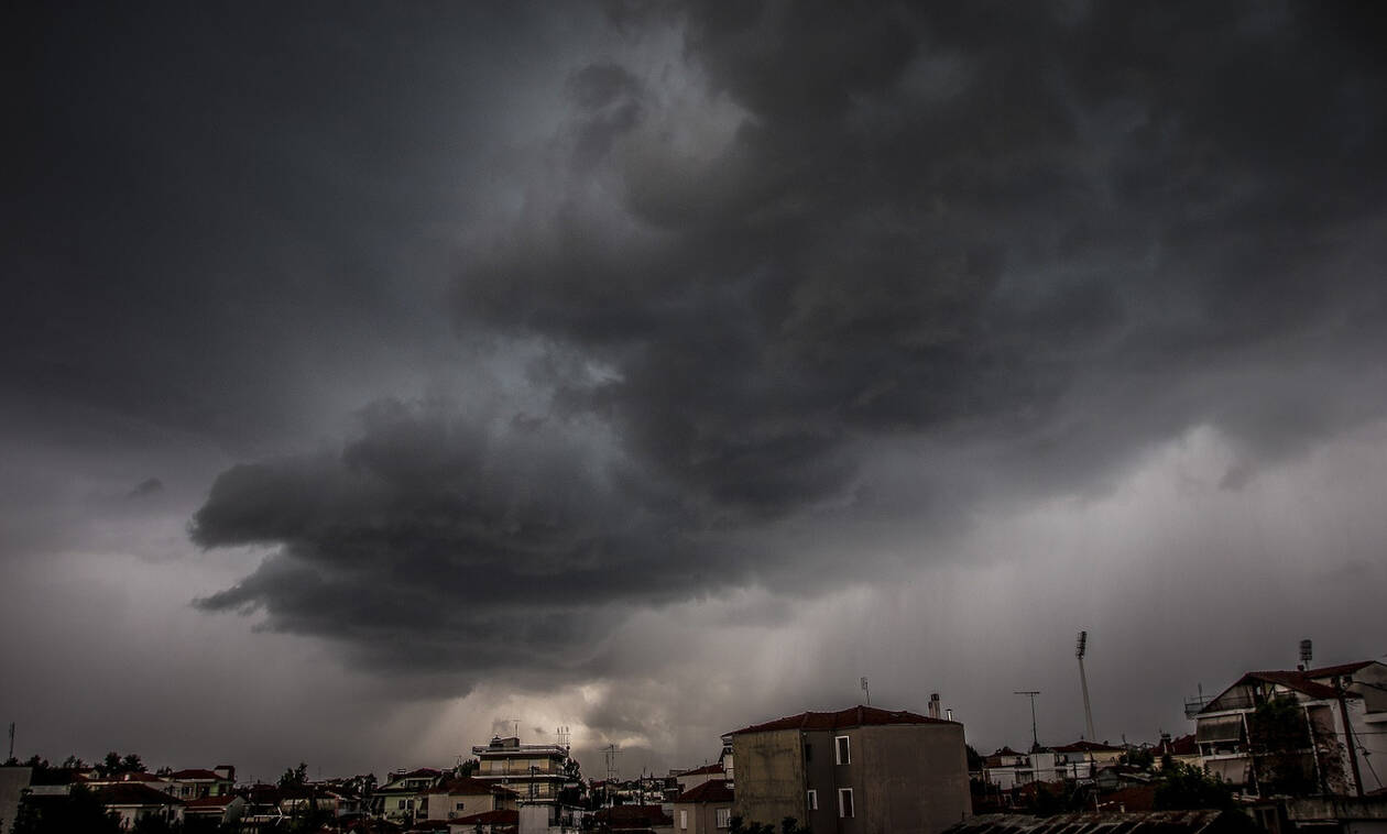 Καιρός: Κακοκαιρία «εξπρές» με βροχές και καταιγίδες σήμερα – Υποχωρεί ο υδράργυρος