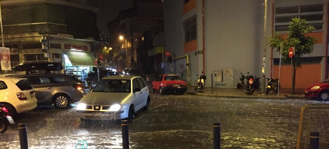 Σφοδρή βροχόπτωση στο κέντρο της Θεσσαλονίκης (βίντεο)
