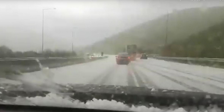 Ο καιρός «τρελάθηκε» – «Έπεσε» χαλάζι στην Κοζάνη (βίντεο)