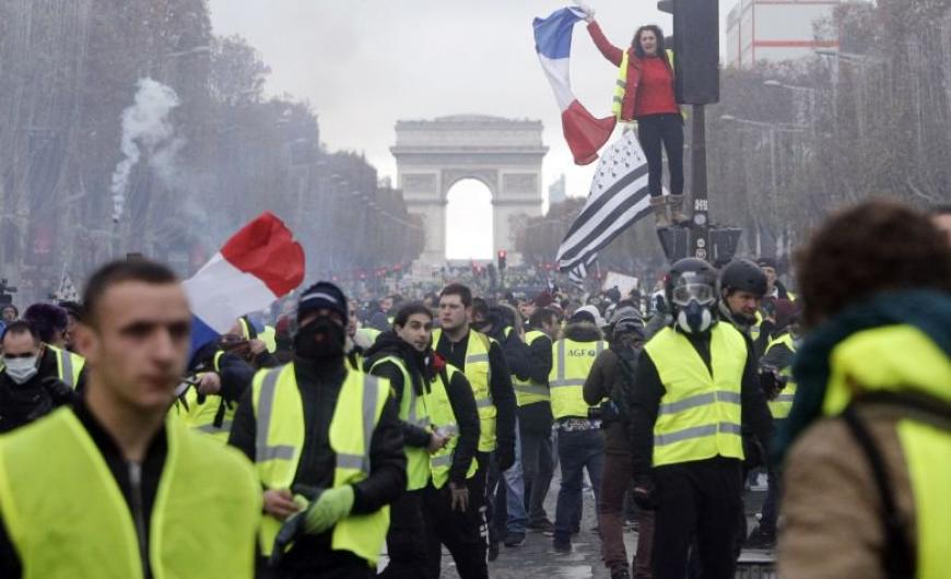 Γαλλία: Με ελάχιστο κόσμο τα «Κίτρινα Γιλέκα» βγαίνουν ξανά στους δρόμους