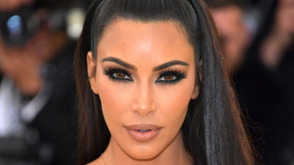 Kim Kardashian: Η σέξι φωτογραφία της στο γυμναστήριο κι η άσκηση που επιλέγει για αυτό το κορμί (φωτο)