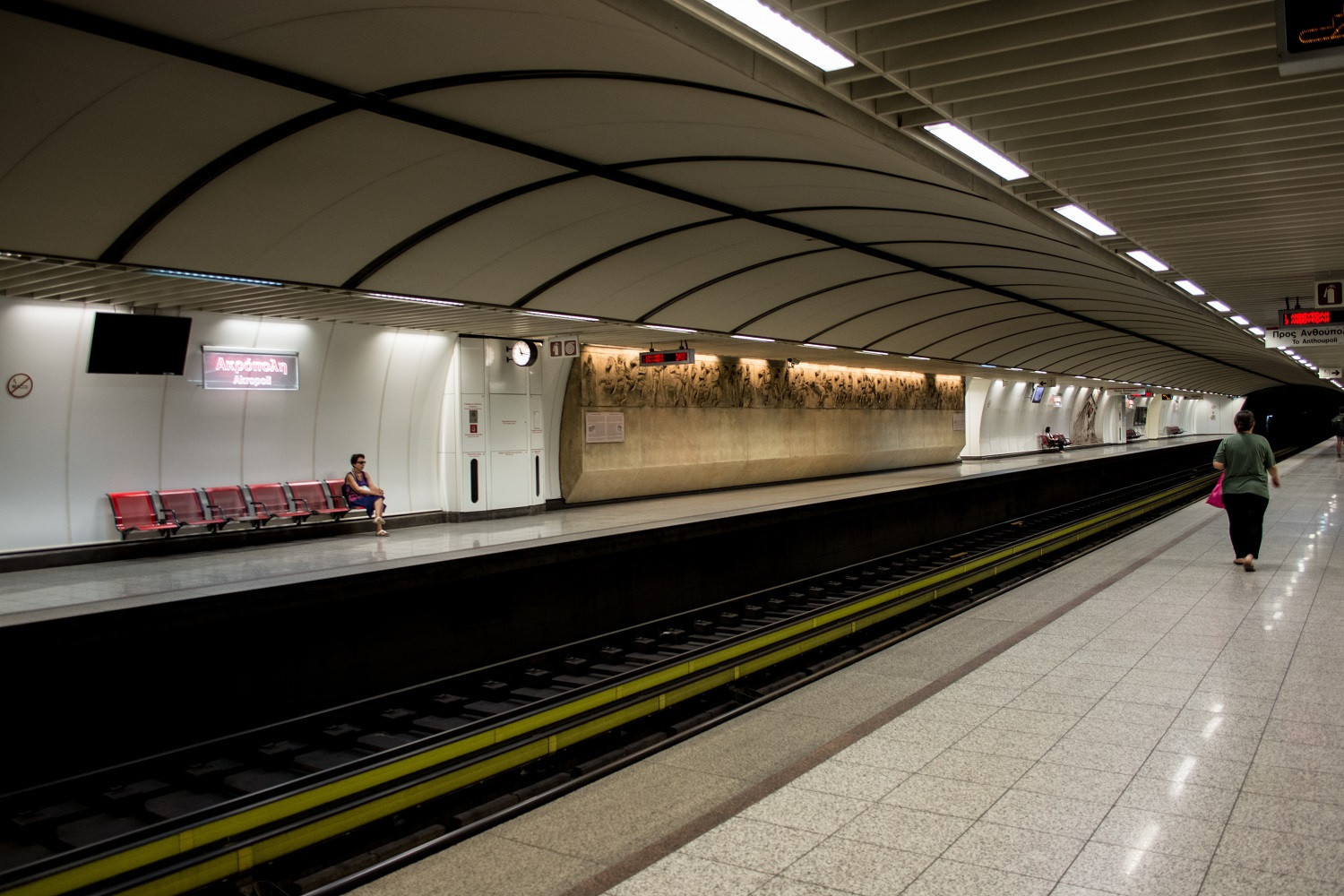 Ανδρας ανασύρθηκε νεκρός από τις γραμμές του μετρό στον σταθμό «Αγ. Αντώνιος» – Διακόπηκε η κυκλοφορία των συρμών