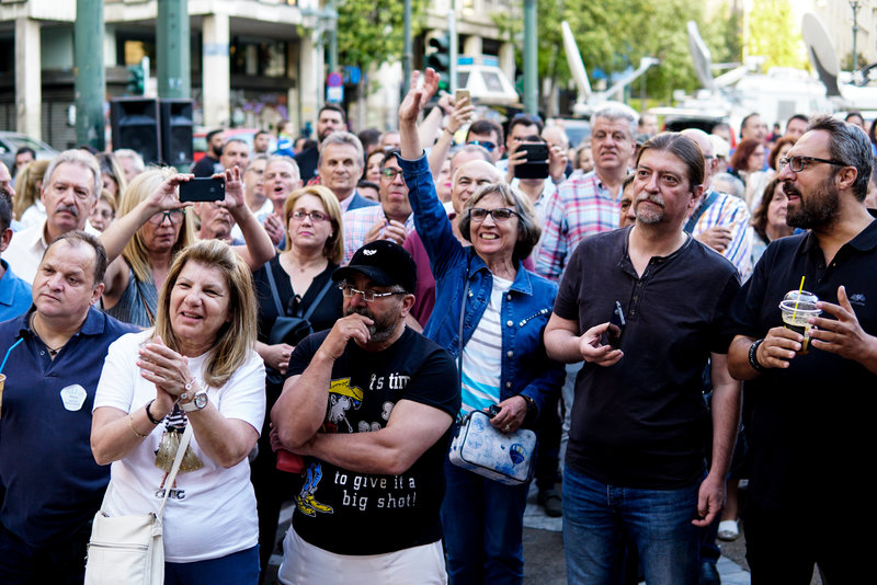 Πανηγυρισμοί στο εκλογικό κέντρο του Κώστα Μπακογιάννη (φωτο)