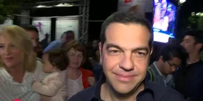 Ο Α. Τσίπρας στα περίπτερα της Ρ. Δούρου και του Ν. Ηλιόπουλου – Τι δήλωσε