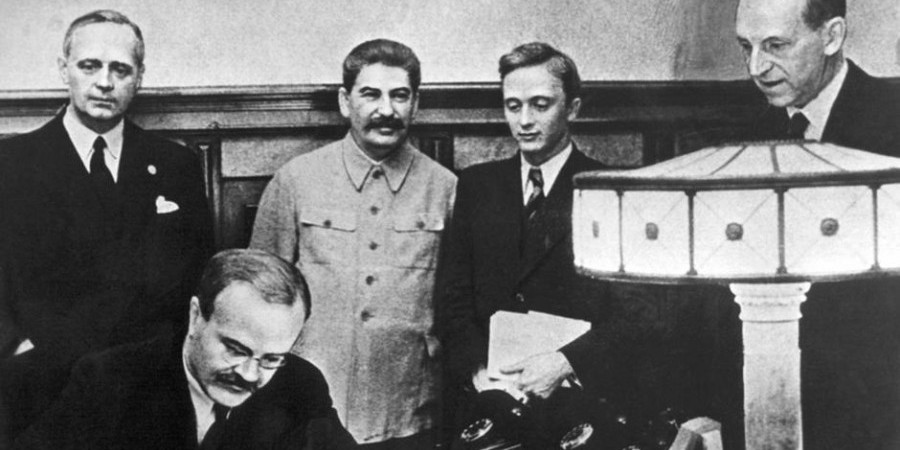Στο φως σοβιετικά έγγραφα για τη συμφωνία Στάλιν  και Χίτλερ  μη επίθεσης και κατακερματισμού της Πολωνίας