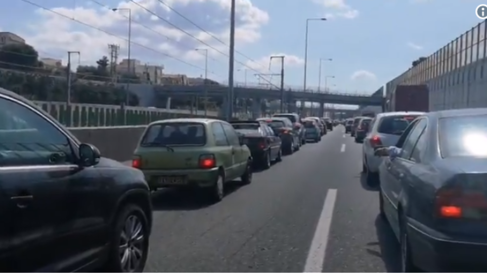 Κίνηση τώρα: Βίντεο από τις ουρές χιλιομέτρων στην Αττική Οδό