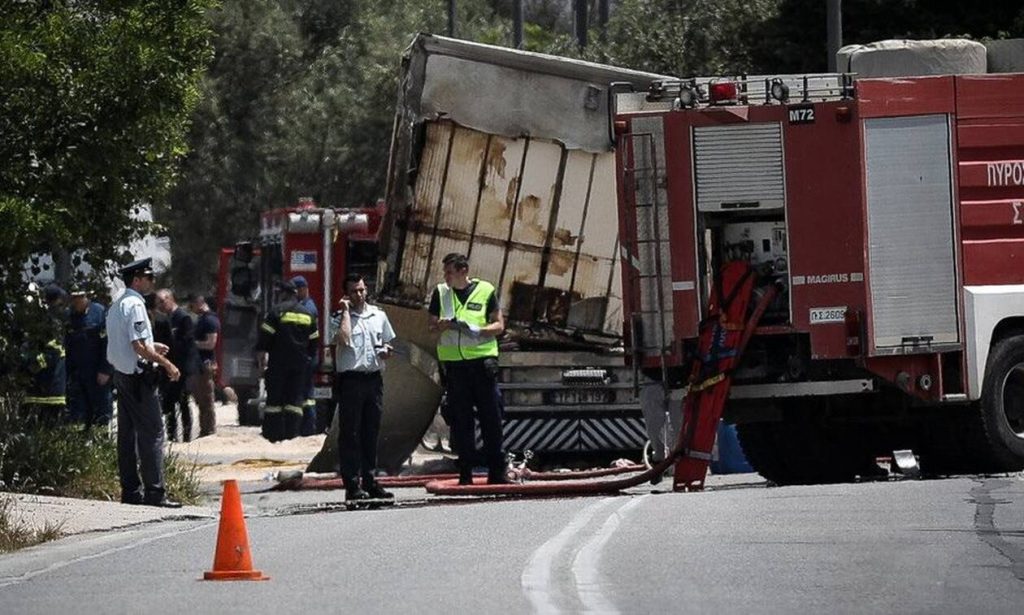 Τροχαίο στη Λαυρίου: Δείτε βίντεο – ντοκουμέντο από την σύγκρουση βυτιοφόρου με αυτοκίνητο (βίντεο)