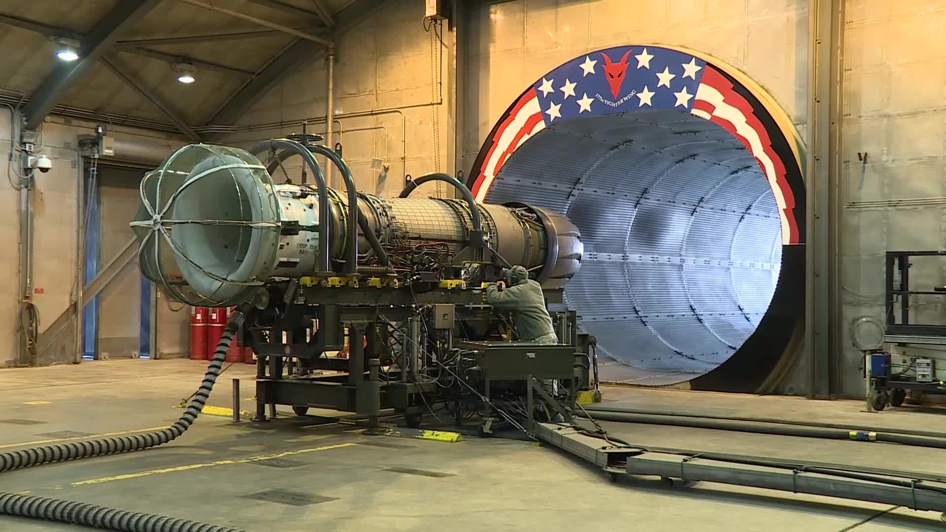 Εντυπωσιακό βίντεο: Δοκιμάζοντας τον κινητήρα των F-16 block 30