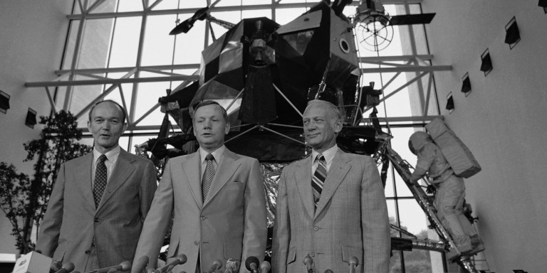 Η LEGO δημιούργησε με κυβάκια την άκατο της πρώτης προσελήνωσης (φωτο)