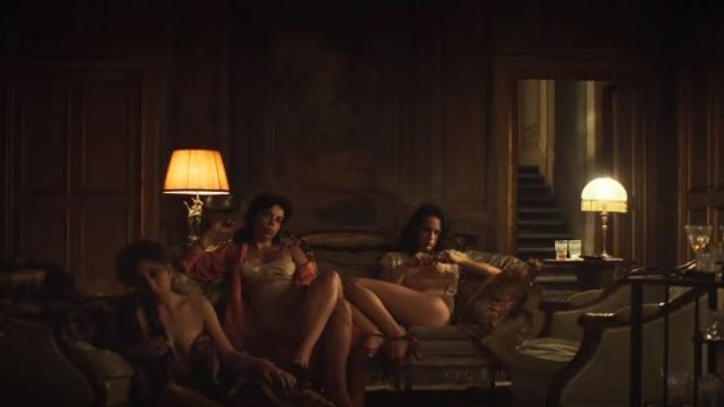 Γέλιο μέχρι δακρύων: Η καλύτερη κωμική σειρά της δεκαετίας, κεντάει