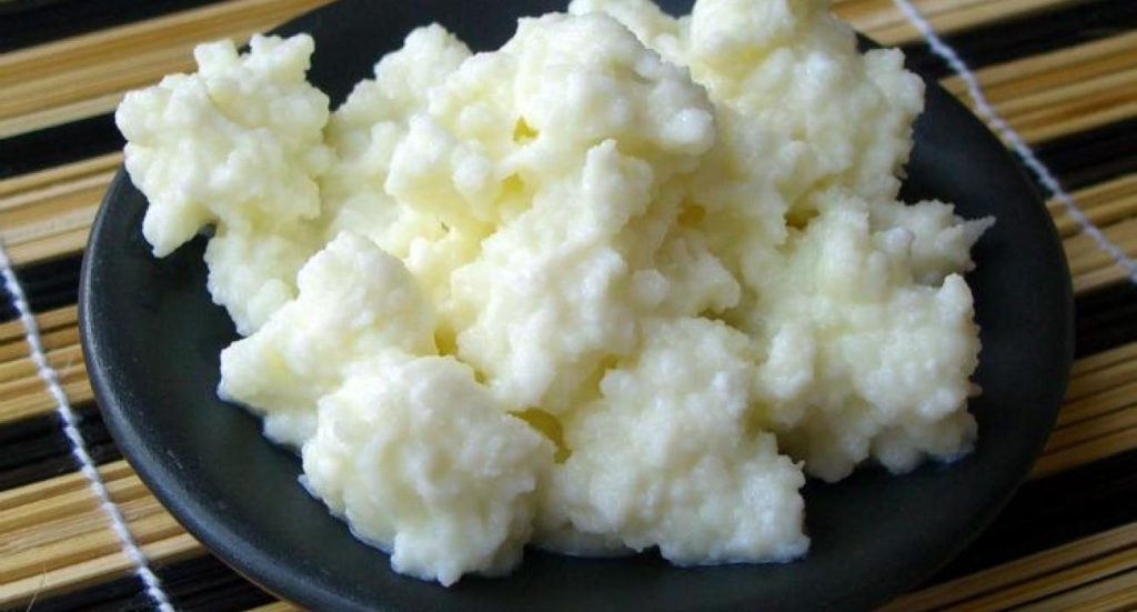 Κεφίρ: Τι είναι ακριβώς και ποια οφέλη έχει για την υγεία σας (βίντεο)