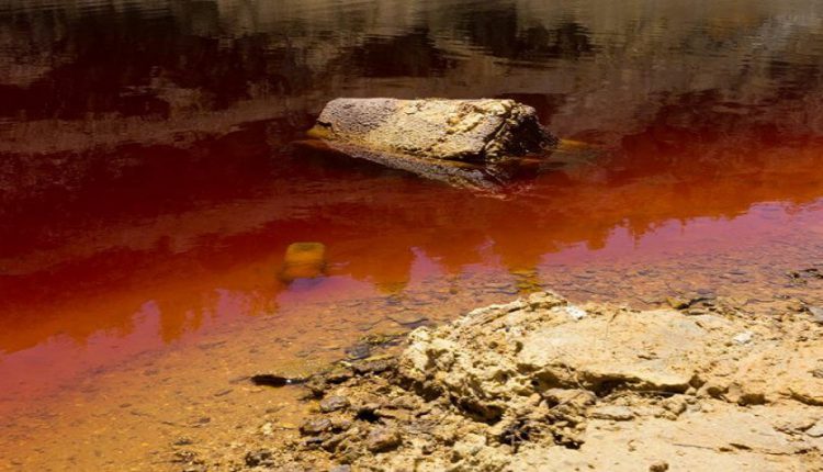 Φρίκη στην Κύπρο – Μαζί με πλάκες πεζοδρομίου και δεμένο το πτώμα στη βαλίτσα (φώτο)