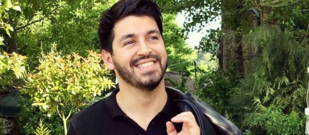 Η σορός του Πάνου Ζάρλα έφτασε στη Μυτιλήνη – Μαζί και η Στέλλα Μιζεράκη (βίντεο)