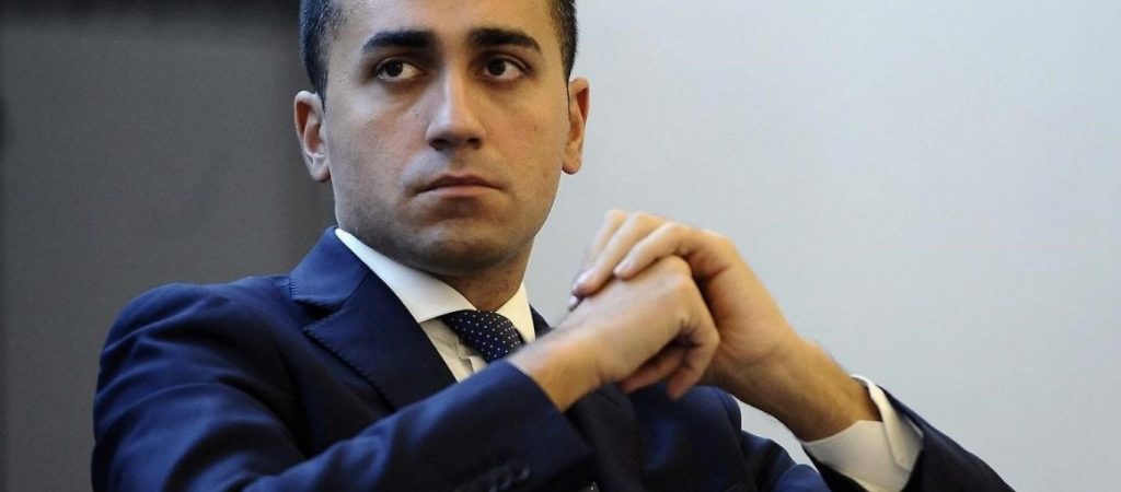 Ο Ντι Μάιο καταγγέλλει τις Βρυξέλλες για τη διαδικασία υπερβολικού ελλείμματος