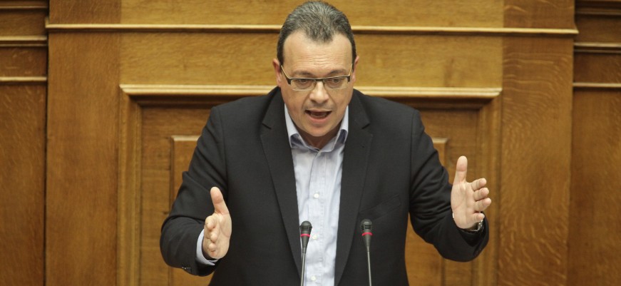 «Μαλλιά κουβάρια» στον ΣΥΡΙΖΑ για τις τροπολογίες – Ο Σ.Φάμελλος τις «παγώνει»