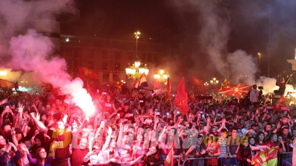 «Ποτέ Βόρεια – Μόνο Μακεδονία» & «θάνατος στους Αλβανούς» φώναζαν χιλιάδες Σκοπιανοί με φανατισμό (βίντεο)
