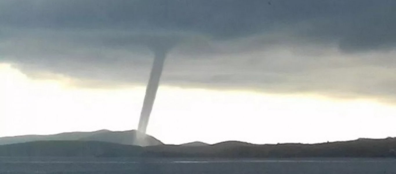 Αλαμπάμα: Μεγάλος υδροστρόβιλος εμφανίστηκε μπροστά στα μάτια λουόμενων (βίντεο)