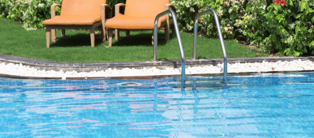 Τραγωδία για γνωστό τραγουδιστή: Πνίγηκε στην πισίνα του σπιτιού τους ο γιος του (φωτο)