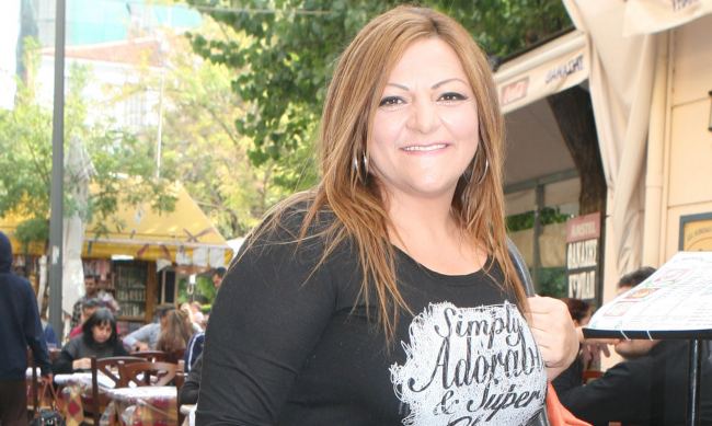 Κατακεραύνωσε τους παραγωγούς η Βίκυ Σταυροπούλου – Ακυρώθηκε η περιοδεία της (φωτο)