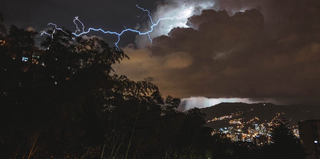 Η καταιγίδα «Μιγκέλ» πλήττει τις ακτές της Γαλλίας και της Ισπανίας