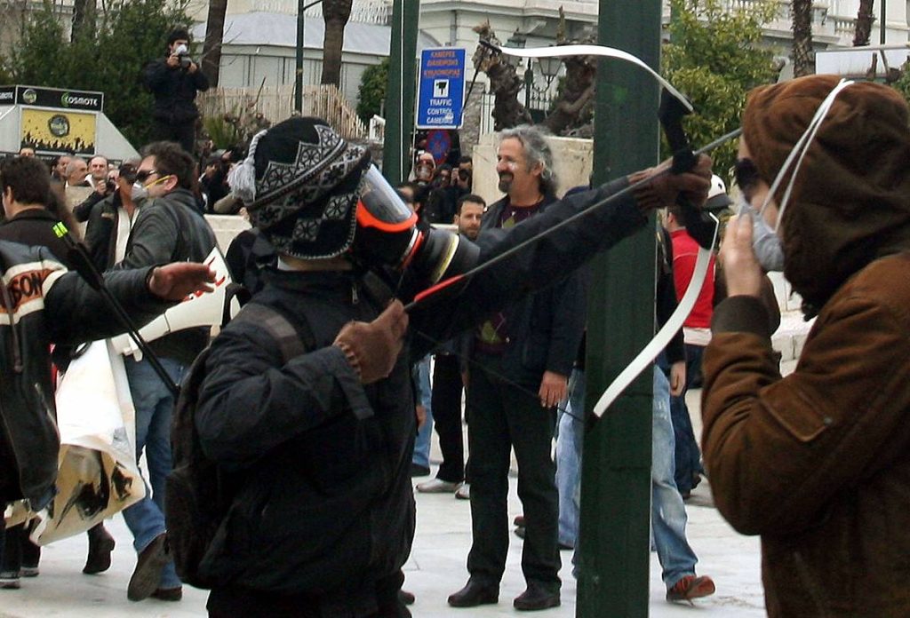 Διπλή έρευνα για την απόδραση του «τοξοβόλου» του Συντάγματος