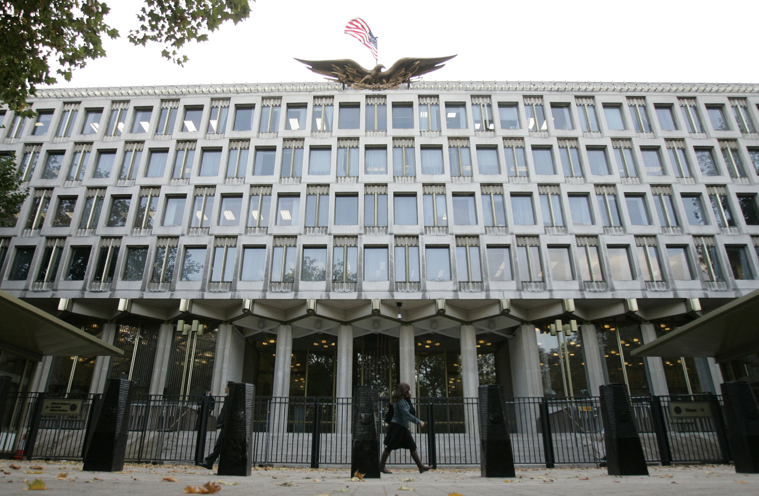 ΗΠΑ: Δεν υψώνουν καμία σημαία «ουραάνιου τόξου» στις πρεσβείες τους