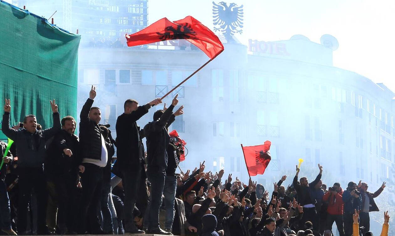 Αλβανία: Nέος γύρος σφοδρών διαδηλώσεων μετά την ακύρωση των δημοτικών εκλογών (βίντεο-φωτο)