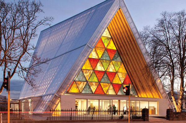 Δείτε τις 12 πιο παράξενες εκκλησίες του κόσμου (φώτο)