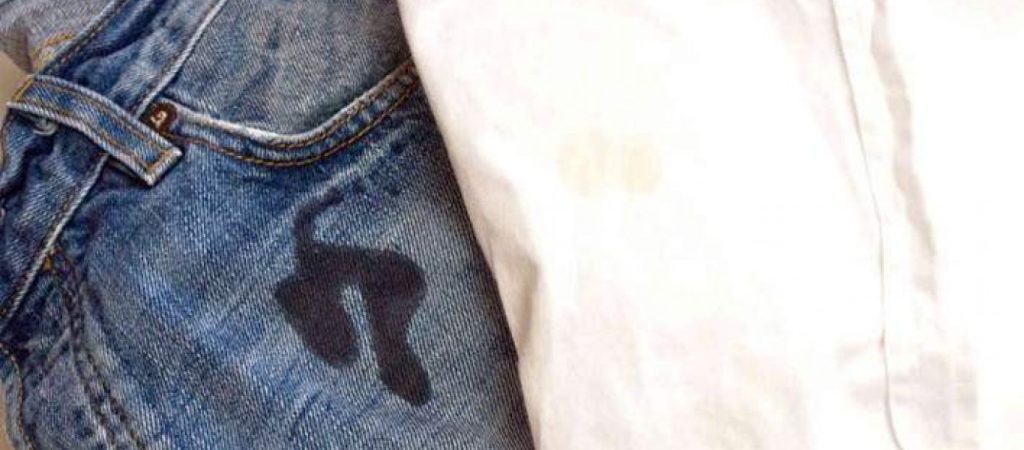 Έτσι θα ξεφορτωθείτε τους λεκέδες λαδιού από τα ρούχα