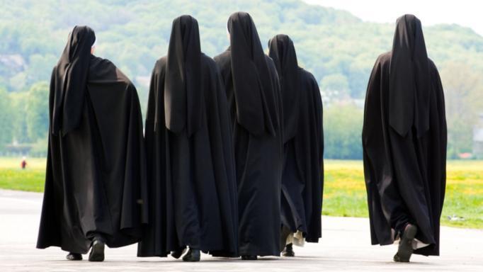 Ο Γολγοθάς της τραγουδίστριας που έγινε καλόγρια: «Ο διάβολος χτυπάει αλύπητα» (φώτο)