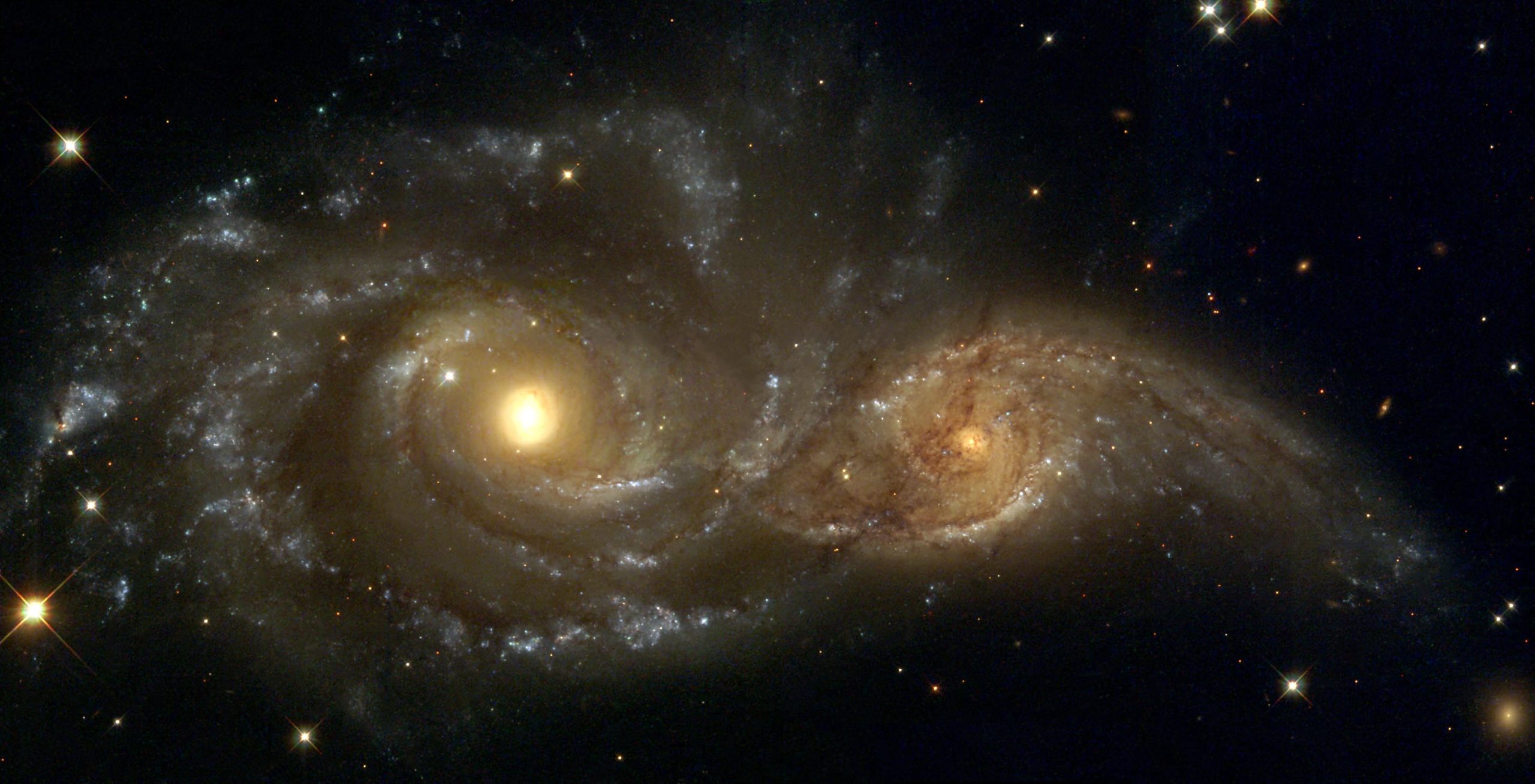 Ζώνη ραδιοεκπομπων μήκους 10 εκατ. ετών φωτός μεταξύ δύο γαλαξιών που οδεύουν σε σύγκρουση