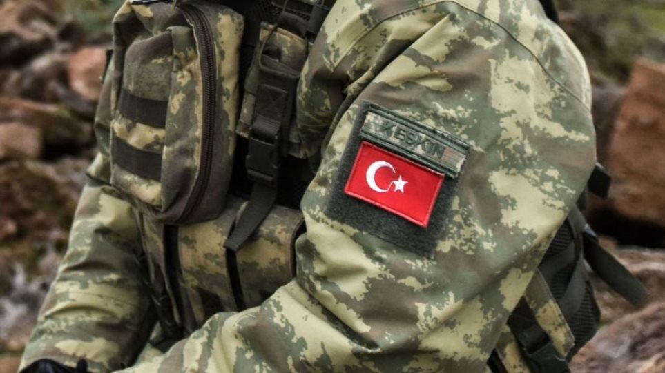 Τουρκικές αγριότητες – Βασανίζουν Κούρδο αιχμάλωτο και τον απειλούν με εκτέλεση (βίντεο)