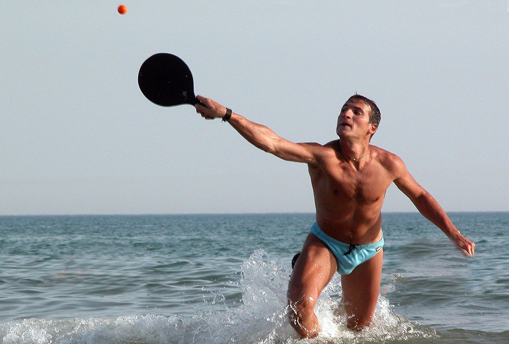 Τι προβλέπει ο νόμος για τους λάτρεις της ρακέτας!