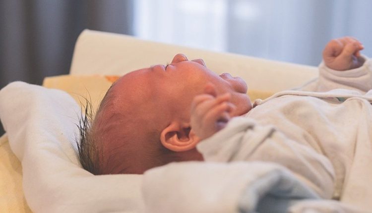 Συσκευή ανιχνεύει τους λόγους που κλαίνε τα μωρά